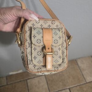 Louis Vuitton Beige Interior with Tan Leather Tag